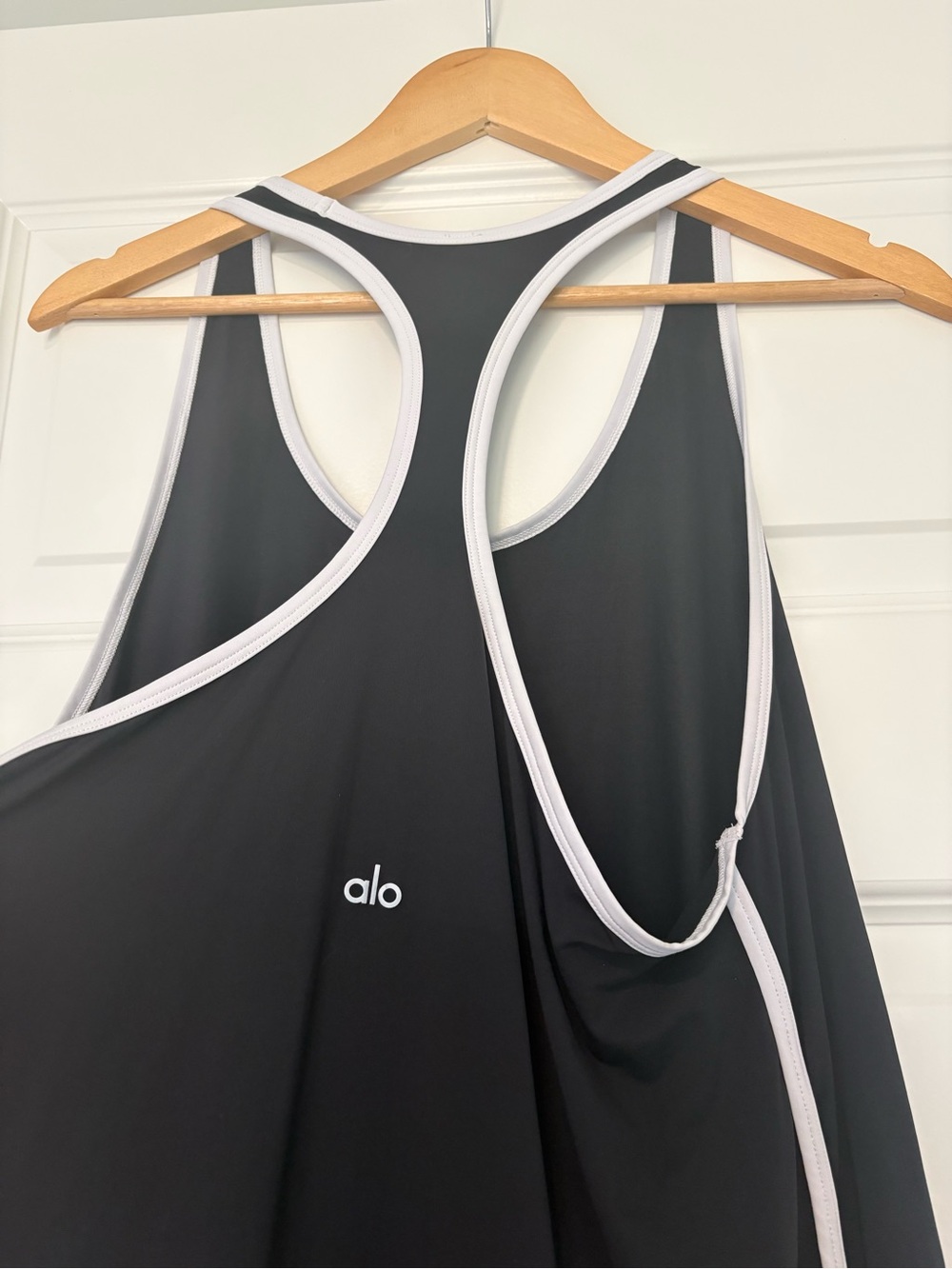 EUC Alo Black Racerback Tank with White Trim Size Medium Yoga Workout Gorpcore